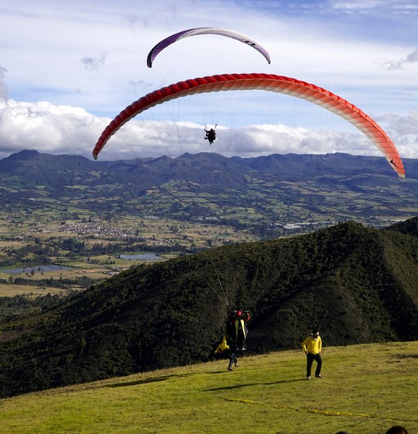 Quels sont les meilleurs spots pour le parapente dans les Alpes suisses?